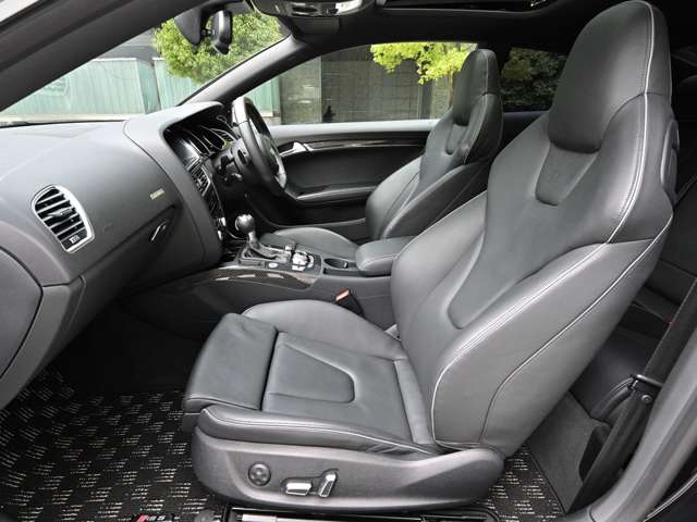 アウディ ＲＳ５ ４．２ ４ＷＤ H25年 (関東) 99