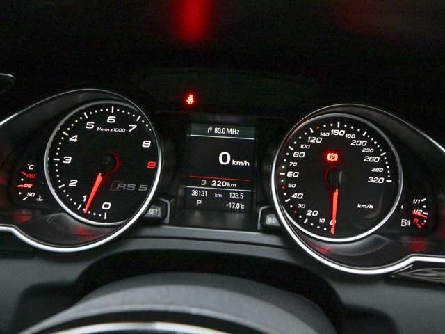 アウディ ＲＳ５ ４．２ ４ＷＤ H25年 (関東) 99