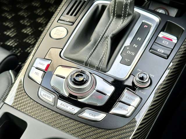 アウディ ＲＳ５ ４．２ ４ＷＤ H25年 (関東) 99