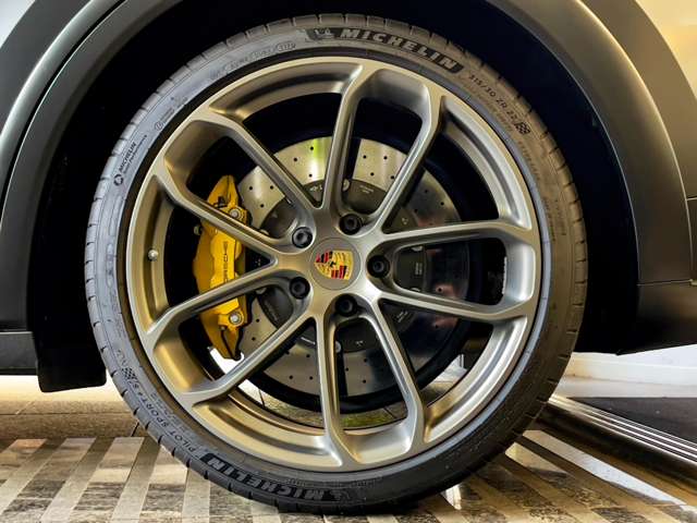 ポルシェ カイエンクーペ ターボ ティプトロニックＳ ４ＷＤ R2年 (関東) 99
