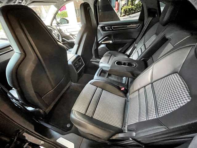 ポルシェ カイエンクーペ ターボ ティプトロニックＳ ４ＷＤ R2年 (関東) 99