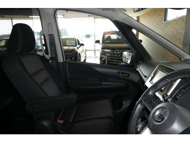 日産 セレナ ２．０ ハイウェイスター ４ＷＤ H29年 (東北) 99