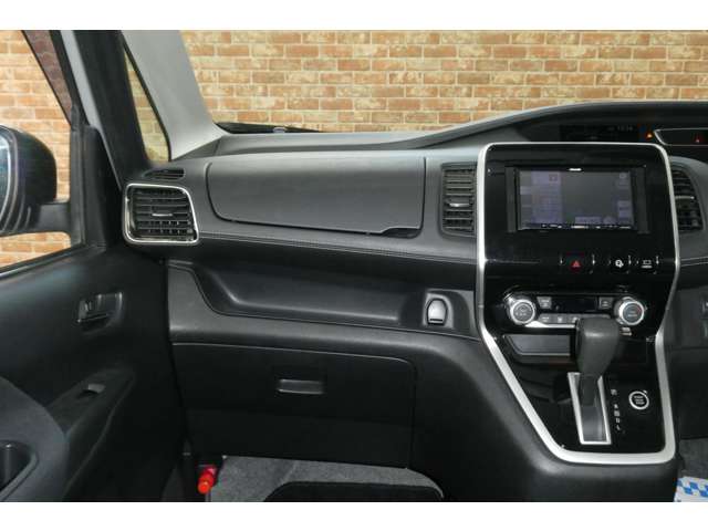 日産 セレナ ２．０ ハイウェイスター ４ＷＤ H29年 (東北) 99