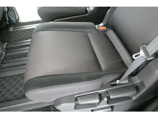 日産 セレナ ２．０ ハイウェイスター ４ＷＤ H29年 (東北) 99