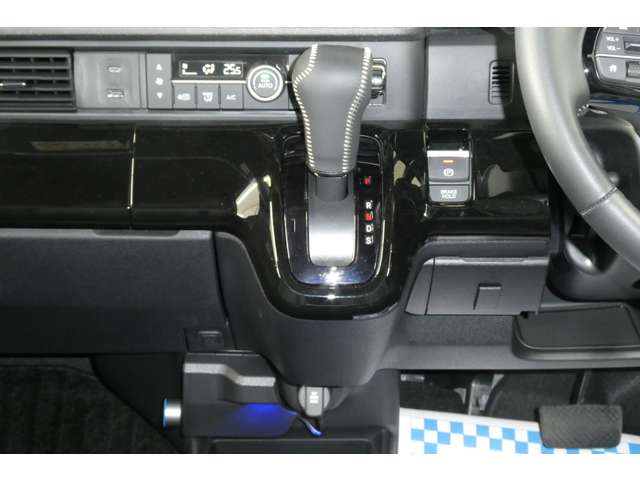 ホンダ Ｎ　ＢＯＸ カスタム ６６０ ターボ コーディネートスタイル ２トーン ４ＷＤ R5年 (東北) 99