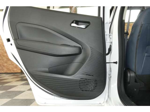 日産 ノート １．２ ＡＵＴＥＣＨ ＦＯＵＲ ４ＷＤ R3年 (東北) 99