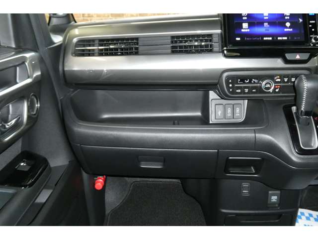 ホンダ Ｎ　ＢＯＸ カスタム ６６０ Ｌ スタイルプラス ブラック ４ＷＤ R4年 (東北) 99