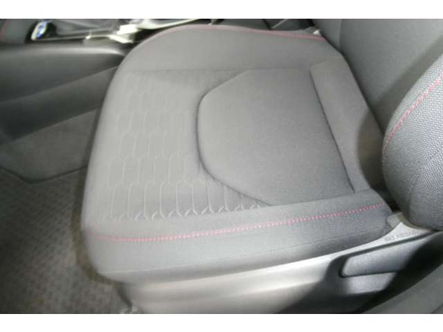 トヨタ カローラスポーツ　ハイブリッド １．８ ハイブリッド Ｇ Ｚ H30年 (東北) 99