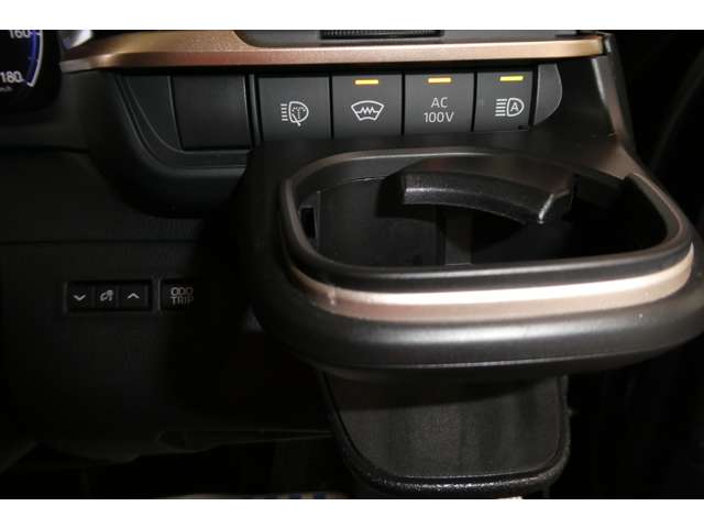トヨタ クラウン　スポーツ　ハイブリッド ２．５ Ｚ Ｅ－ＦＯＵＲ ４ＷＤ R5年 (東北) 99