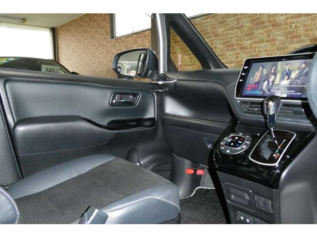 トヨタ ノア ２．０ ＳＩ ＷＸＢＩＩ ４ＷＤ R3年 (東北) 99