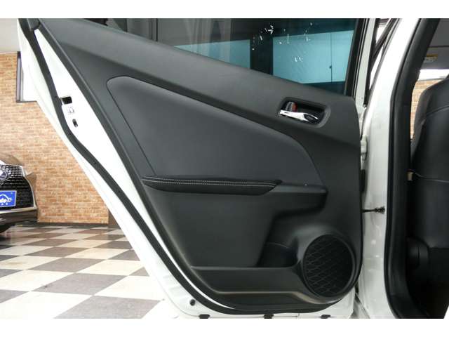 トヨタ プリウスＰＨＶ １．８ Ｓ ＧＲ スポーツ R1年 (東北) 99