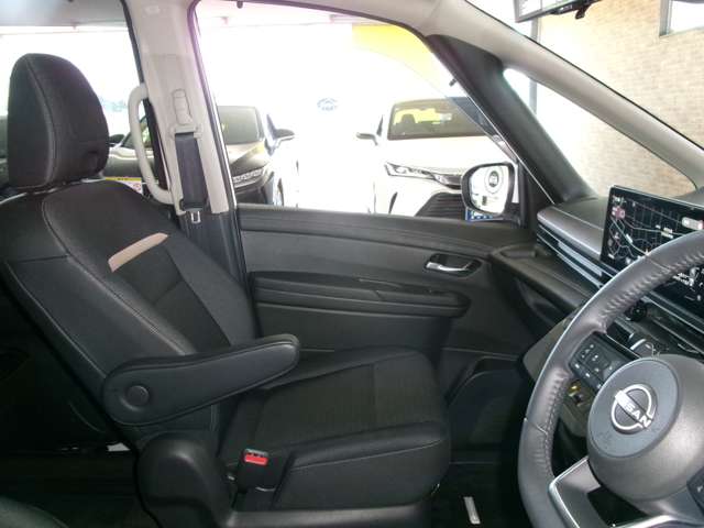 日産 セレナ ２．０ ハイウェイスターＶ ４ＷＤ R5年 (東北) 99