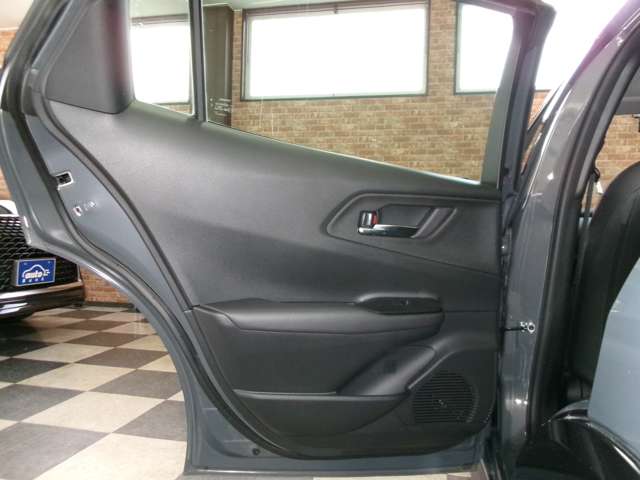 トヨタ プリウス ２．０ Ｚ Ｅ－ＦＯＵＲ ４ＷＤ R5年 (東北) 99