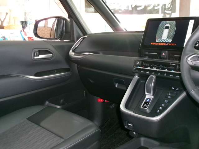 トヨタ ノア １．８ ハイブリッド Ｓ－Ｚ Ｅ－ＦＯＵＲ ４ＷＤ R5年 (東北) 99