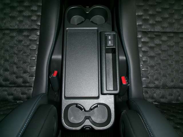 トヨタ ヴォクシー １．８ ハイブリッド Ｓ－Ｚ Ｅ－ＦＯＵＲ ４ＷＤ R5年 (東北) 99
