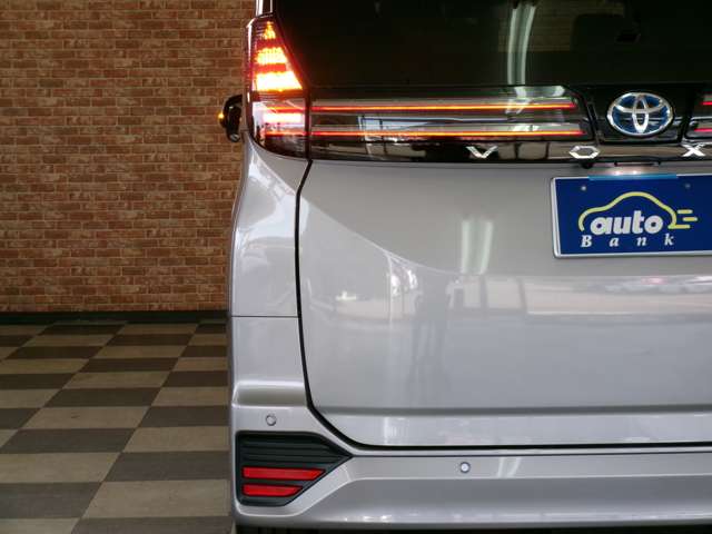 トヨタ ヴォクシー １．８ ハイブリッド Ｓ－Ｚ Ｅ－ＦＯＵＲ ４ＷＤ R5年 (東北) 99