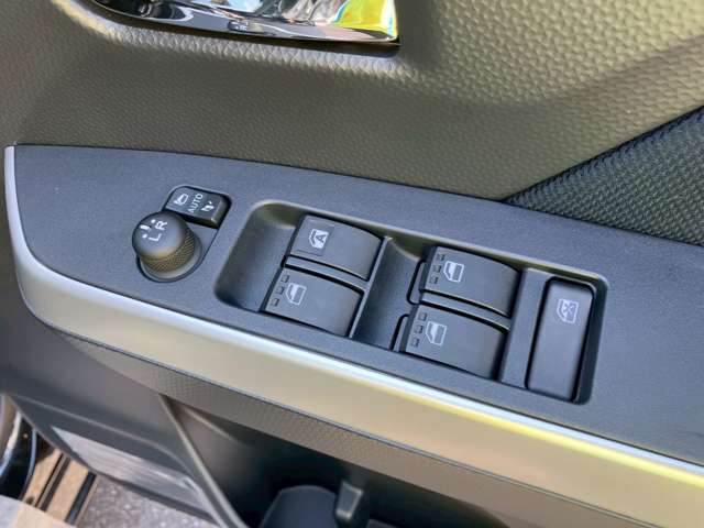 トヨタ ルーミー １．０ カスタム Ｇ R8年 (九州・沖縄) 99