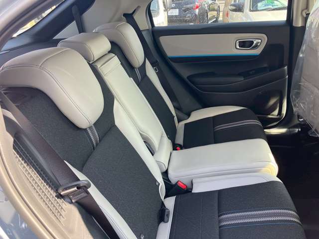 ホンダ ヴェゼル １．５ Ｅ：ＨＥＶ Ｚ プレイパッケージ R8年 (九州・沖縄) 99