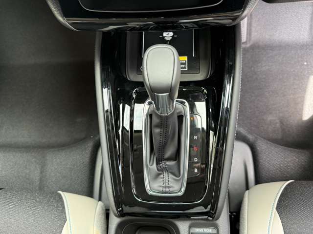 ホンダ ヴェゼル １．５ Ｅ：ＨＥＶ Ｚ プレイパッケージ R8年 (九州・沖縄) 99
