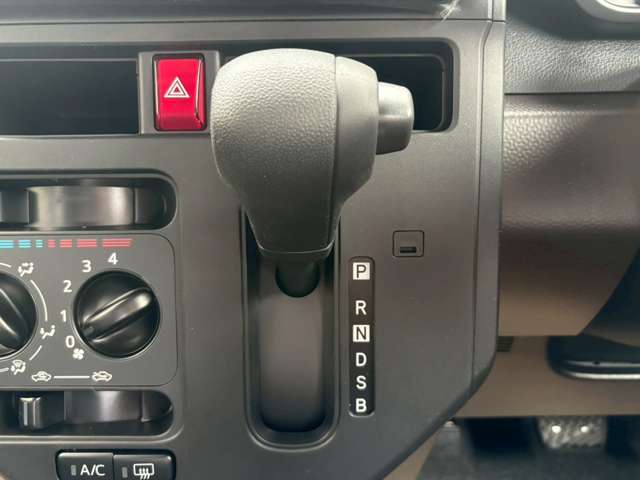 トヨタ ルーミー １．０ Ｘ R8年 (九州・沖縄) 99