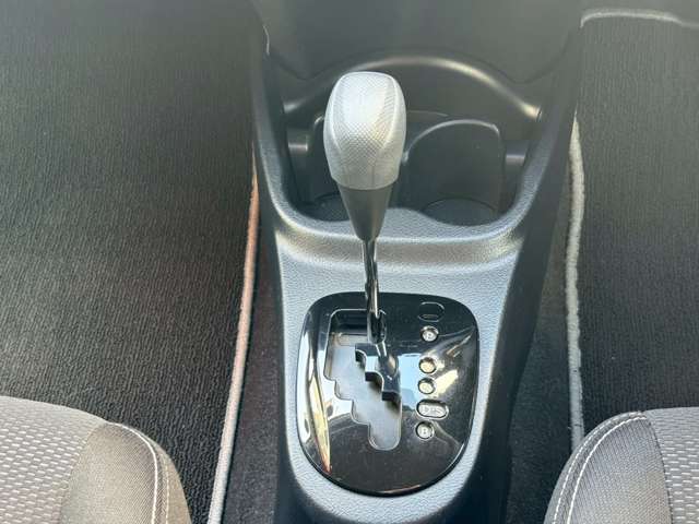 トヨタ ヴィッツ １．０ Ｆ セーフティ エディションＩＩＩ R1年 (九州・沖縄) 99