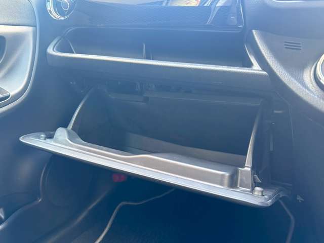 トヨタ ヴィッツ １．０ Ｆ セーフティ エディションＩＩＩ R1年 (九州・沖縄) 99