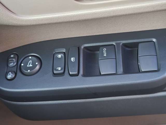 ホンダ Ｎ　ＢＯＸ ジョイ ６６０ ２トーン R7年 (九州・沖縄) 99