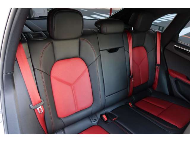 ポルシェ マカン Ｓ ＰＤＫ ４ＷＤ R2年 () 99