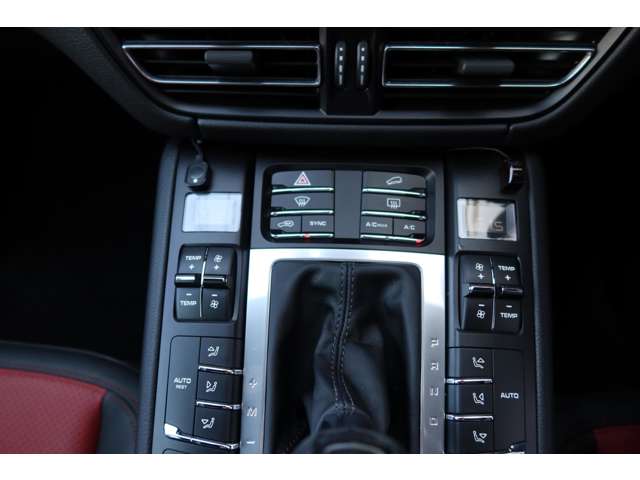 ポルシェ マカン Ｓ ＰＤＫ ４ＷＤ R2年 () 99