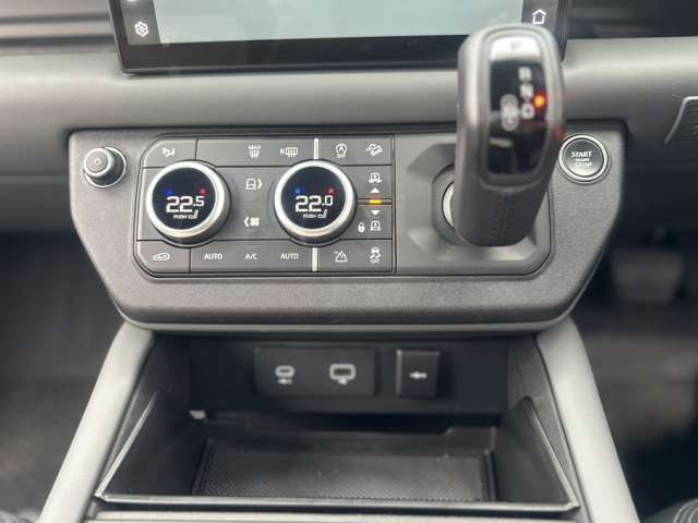 ランドローバー ディフェンダー １１０ Ｘダイナミック ＨＳＥ ３．０Ｌ Ｄ３００ ディーゼルターボ ４ＷＤ R5年 () 99