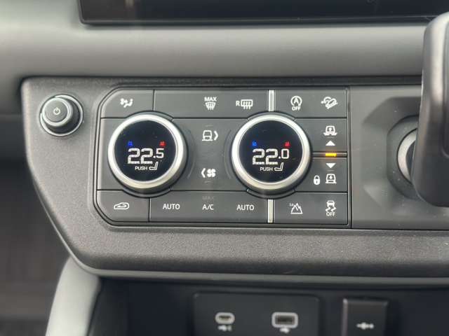 ランドローバー ディフェンダー １１０ Ｘダイナミック ＨＳＥ ３．０Ｌ Ｄ３００ ディーゼルターボ ４ＷＤ R5年 () 99