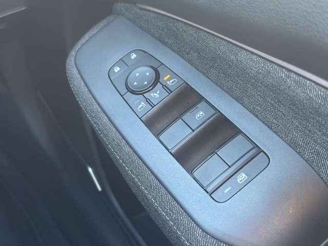 日産 ノートオーラ １．２ Ｇ レザーエディション R7年 () 99