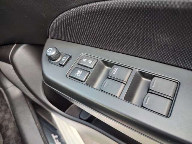 スズキ スイフト １．６ スポーツ H28年 () 99