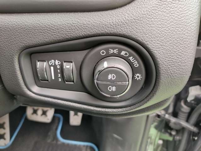 ジープ レネゲード リミテッド ４ＸＥ ４ＷＤ R5年 (近畿) 99