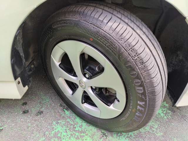 トヨタ プリウス １．８ Ｓ H27年 (近畿) 99
