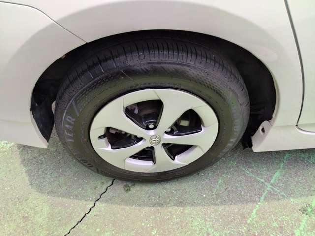 トヨタ プリウス １．８ Ｓ H27年 (近畿) 99