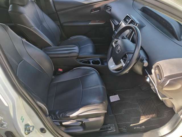 トヨタ プリウス １．８ Ｓ セーフティ プラス H29年 (近畿) 99