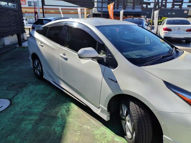 トヨタ プリウス １．８ Ｓ セーフティ プラス H29年 (近畿) 99