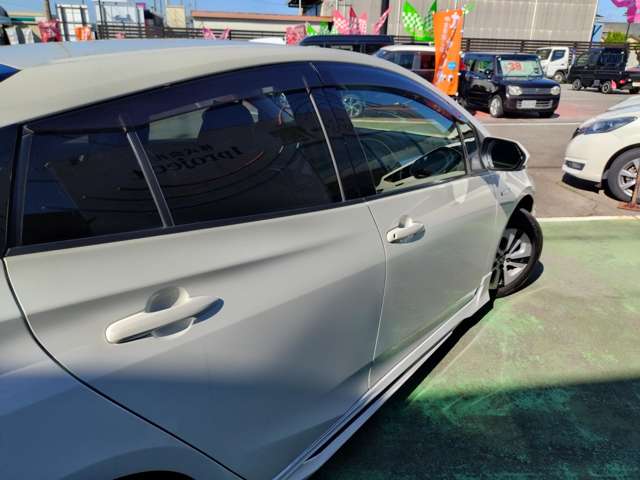 トヨタ プリウス １．８ Ｓ セーフティ プラス H29年 (近畿) 99