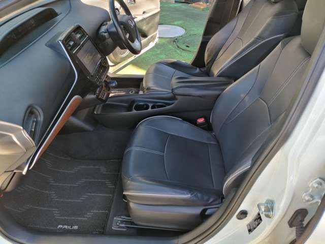 トヨタ プリウス １．８ Ｓ セーフティ プラス H29年 (近畿) 99