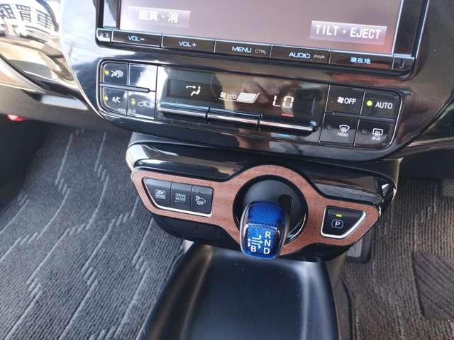 トヨタ プリウス １．８ Ｓ セーフティ プラス H29年 (近畿) 99