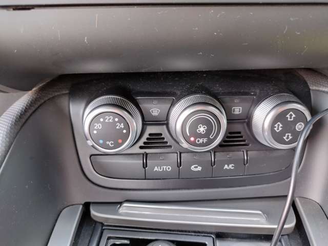 アウディ ＴＴ クーペ　１．８　ＴＦＳＩ H26年 (近畿) 99