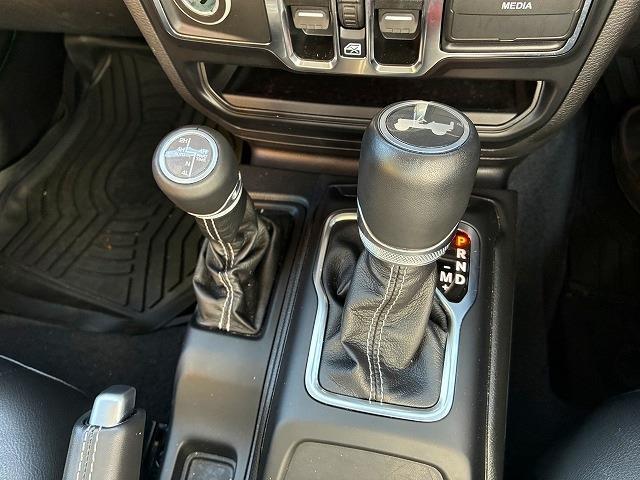 ジープ ラングラー　アンリミテッド アンリミテッド サハラ ２．０Ｌ ４ＷＤ R4年 (近畿) 99