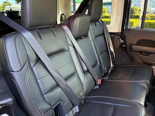 ジープ ラングラー　アンリミテッド アンリミテッド サハラ ２．０Ｌ ４ＷＤ R4年 (近畿) 99
