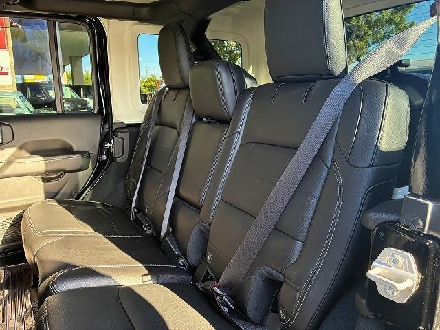 ジープ ラングラー　アンリミテッド アンリミテッド サハラ ２．０Ｌ ４ＷＤ R4年 (近畿) 99