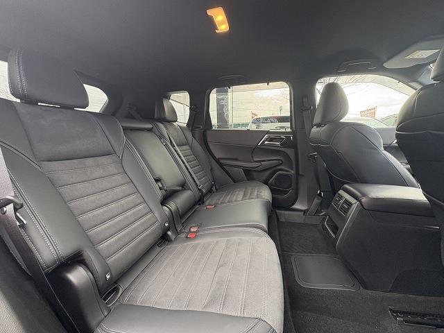 三菱 アウトランダーＰＨＥＶ ＰＨＥＶ ２．４ ブラック エディション ４ＷＤ R5年 (近畿) 99