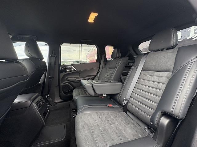 三菱 アウトランダーＰＨＥＶ ＰＨＥＶ ２．４ ブラック エディション ４ＷＤ R5年 (近畿) 99