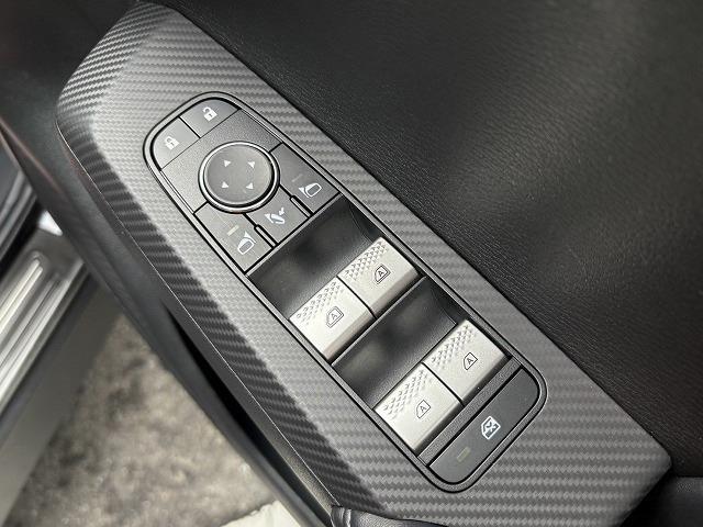 三菱 アウトランダーＰＨＥＶ ＰＨＥＶ ２．４ ブラック エディション ４ＷＤ R5年 (近畿) 99