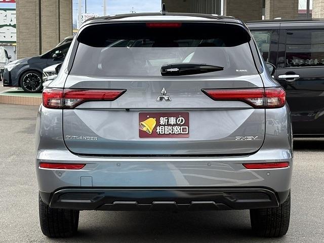 三菱 アウトランダーＰＨＥＶ ＰＨＥＶ ２．４ ブラック エディション ４ＷＤ R5年 (近畿) 99