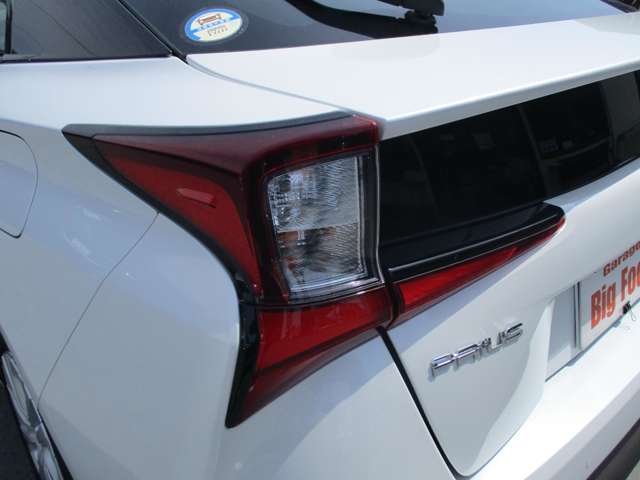 トヨタ プリウス １．８ Ｓ セーフティ プラスＩＩ R4年 (関東) 99